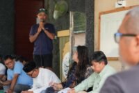 Deputi Bidang Pelayanan Umum BP Batam, Ariastuty Sirait, saat menjemput aspirasi warga Perumahan Fantasy terkait persoalan air.