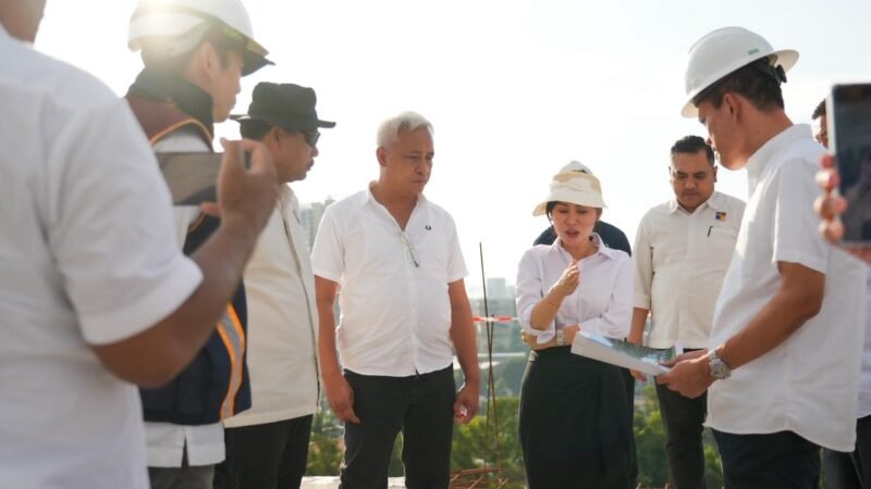 Wakil Kepala BP Batam, Li Claudia Chandra, melakukan inspeksi mendadak (sidak) ke lokasi proyek pembangunan Bukit Maranatha di Kawasan Kampung Pelita, Senin (6/10/2025).