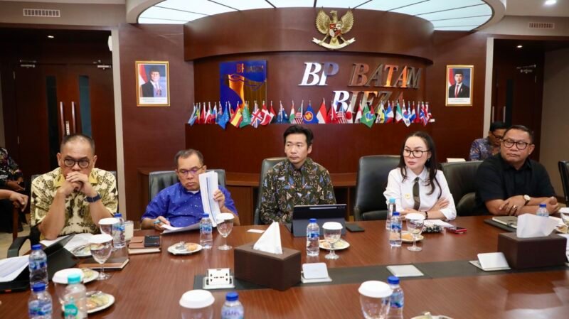 Wakil Kepala BP Batam, Li Claudia Chandra, menegaskan pentingnya kepatuhan terhadap regulasi investasi yang berlaku.