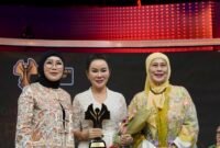 Li Claudia Chandra sukses meraih dua penghargaan bergengsi yakni Perempuan Inspiratif dan Wonder Mom Awards 2025 pada Peringatan Hari Ibu Nasional